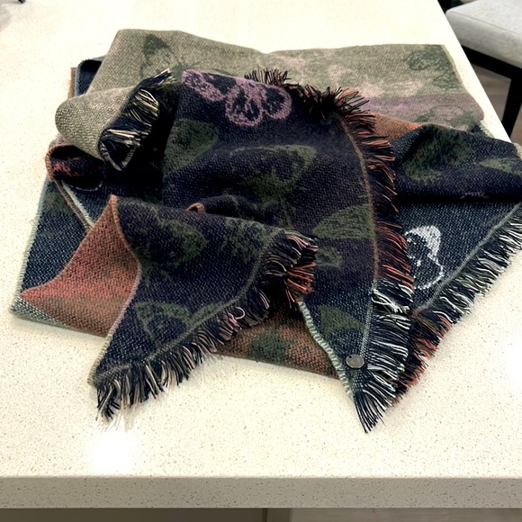 Fraas scarf.  50” long 18” wide. Pretty soft colours. Warm and cozy. NWOT. - Picture 1 of 3